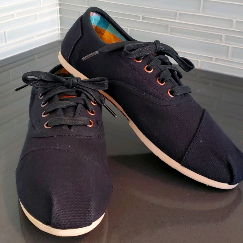 Toms lace up sneakers